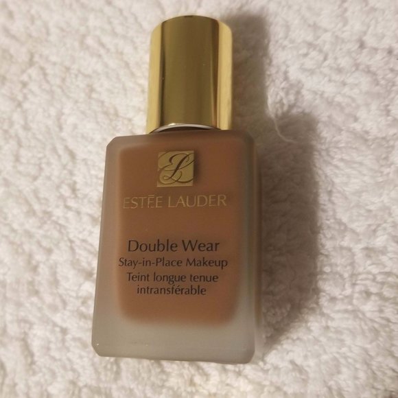 Estee Lauder Double Wear Stay-in-Place Makeup - Picture 4 of 7